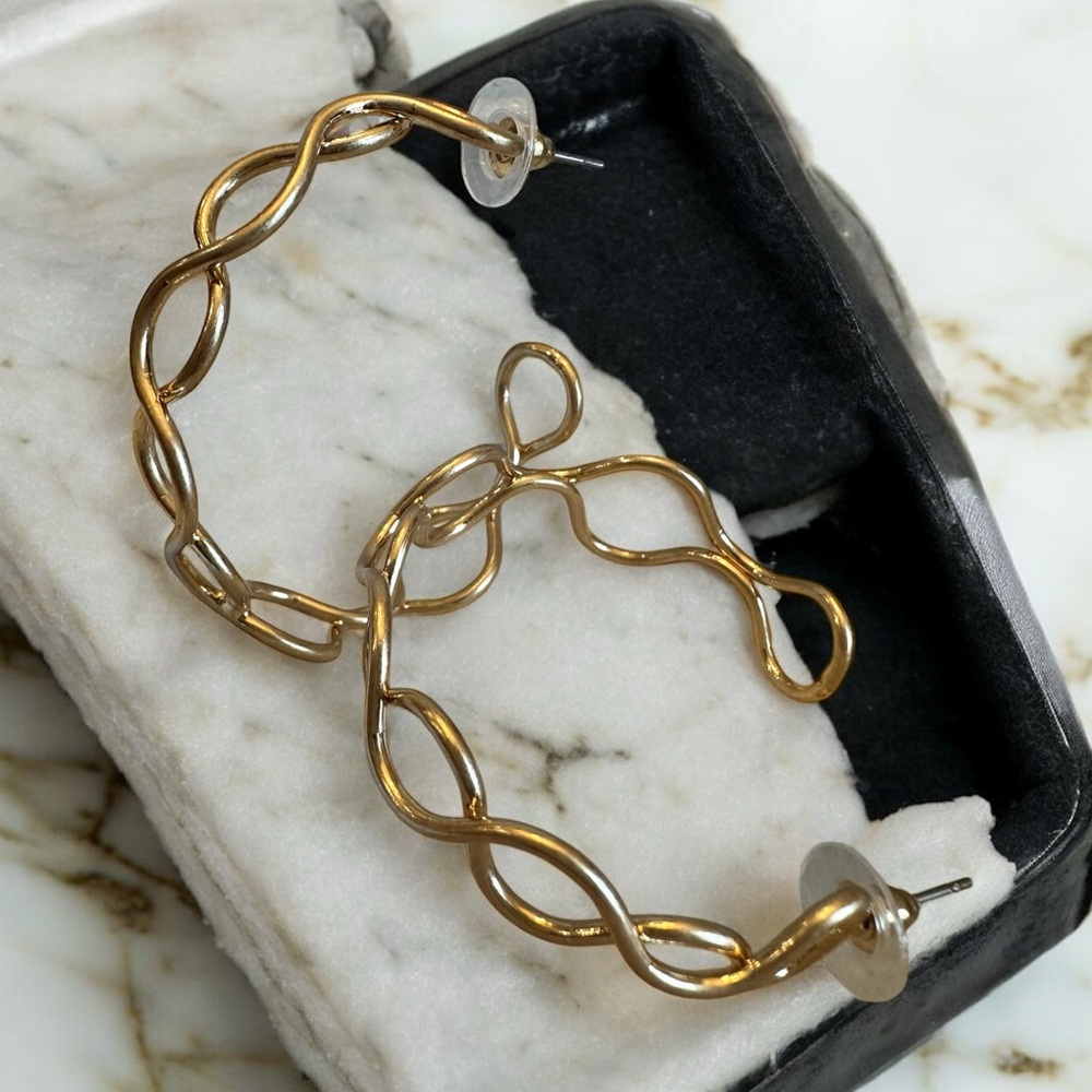 Marlyn‎ Schiff gold Hoop earrings NWT